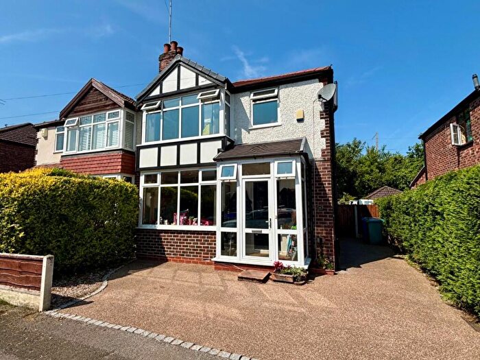 3 Bedroom Semi-Detached House For Sale In Saddlewood Avenue, Manchester, M19