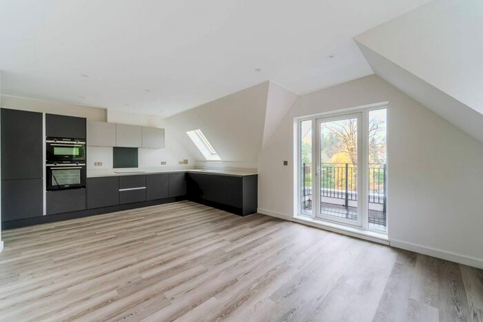 2 Bedroom Flat To Rent In Bowdon House, Purley, CR8