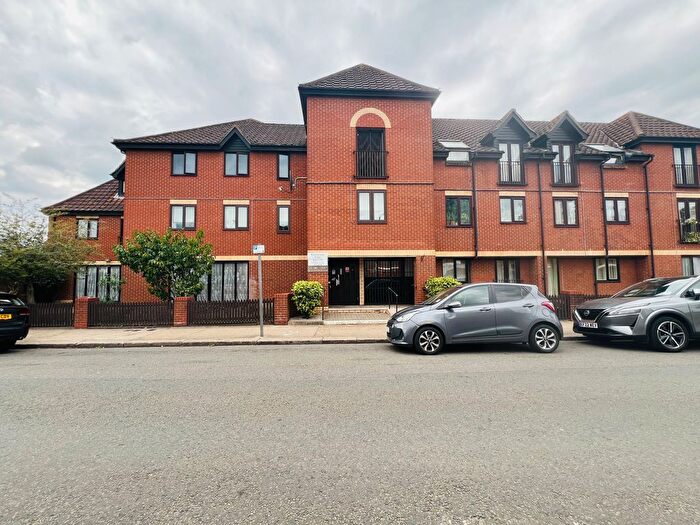 1 Bedroom Flat To Rent In Riverdene Road, Ilford, IG1