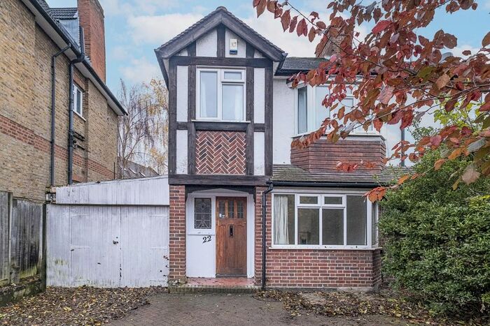 3 Bedroom Flat To Rent In King Charles Road, Berrylands, Surbiton, KT5