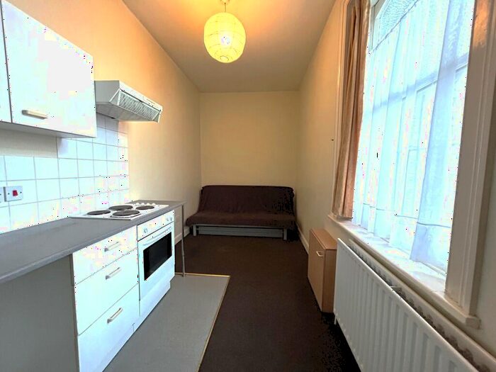Studio To Rent In White Hart Lane, London, N17