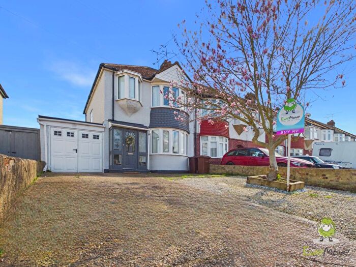 4 Bedroom End Of Terrace House For Sale In Woodlands Road, Gillingham, ME7