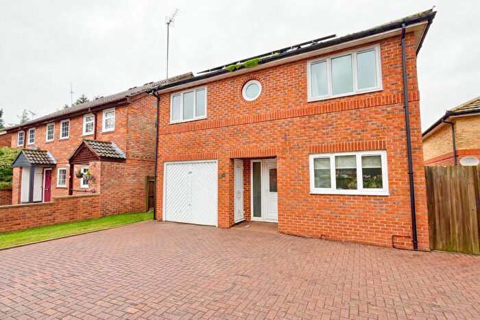 4 Bedroom Detached House For Sale In Droitwich Close, Bracknell, RG12