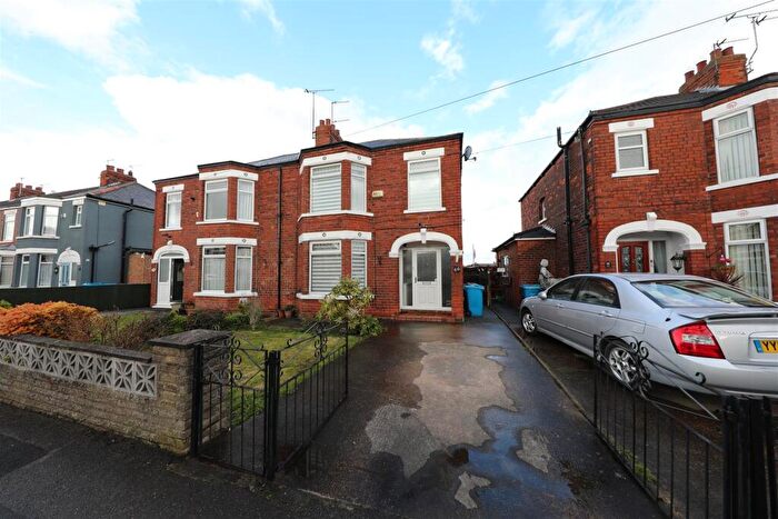 3 Bedroom Semi-Detached House For Sale In Woldcarr Road, Hull, HU3