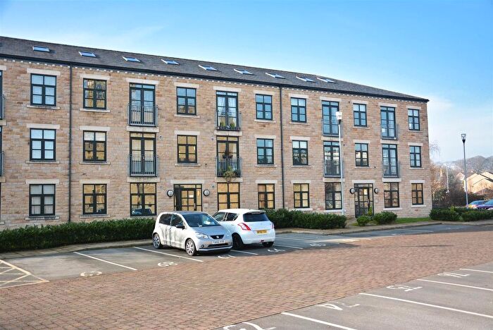 2 Bedroom Flat To Rent In Meadow Road, Apperley Bridge, Bradford, West Yorkshire, Uk, BD10