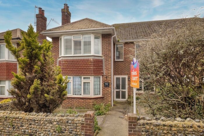 2 Bedroom Maisonette For Sale In Victoria Road, Ramsgate, Kent, CT11