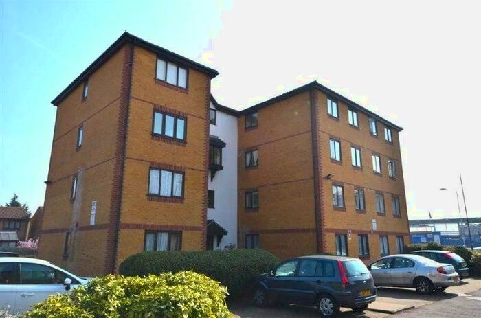 Flat To Rent In Alan Hocken Way, West Ham, E15