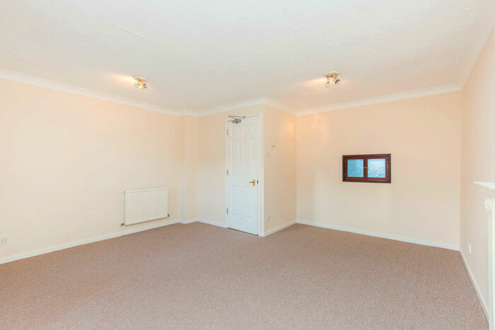 3 Bedroom Town House To Rent In Captains Place, Southampton, SO14