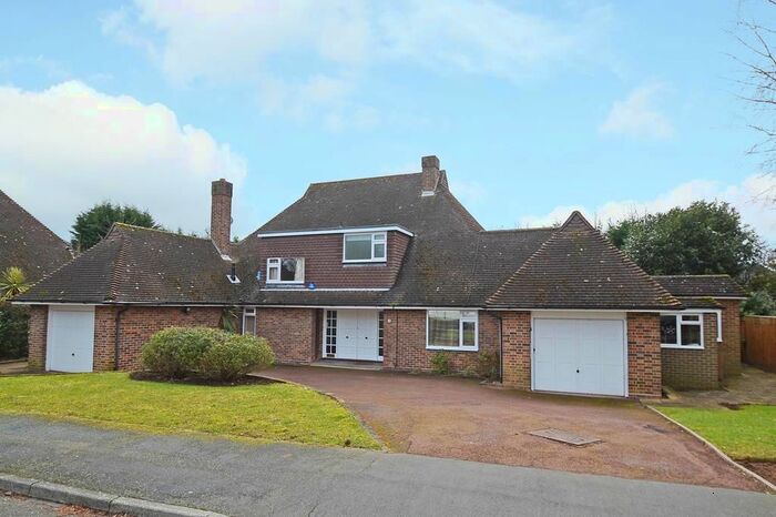 4 Bedroom Detached House To Rent In The Paddocks, Weybridge, Surrey, KT13