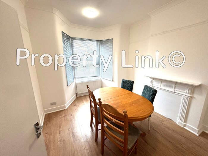 2 Bedroom Flat To Rent In Valentines Road, Ilford, IG1