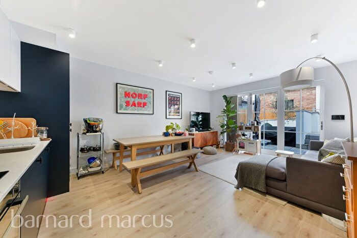 3 Bedroom Flat To Rent In Mitcham Lane, London, SW16