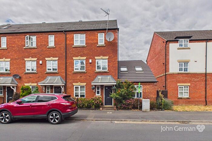 4 Bedroom End Of Terrace House For Sale In Dallow Street, Burton-on-Trent, DE14
