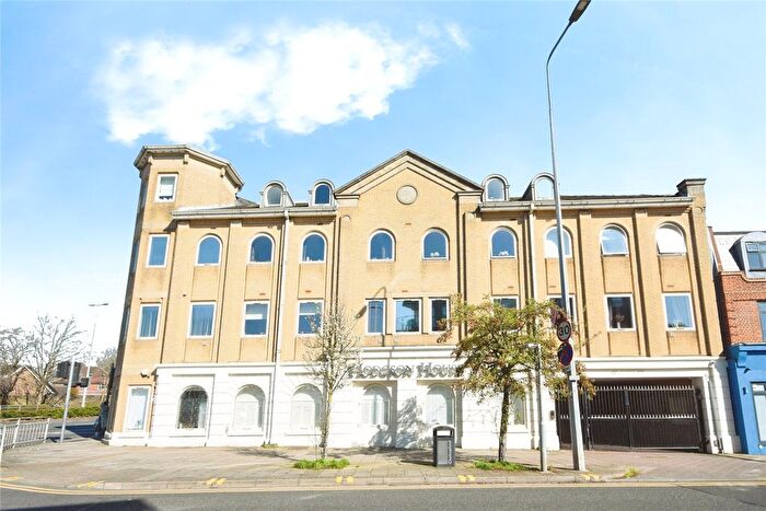2 Bedroom Flat For Sale In Rainsford Road, Chelmsford, Essex, CM1