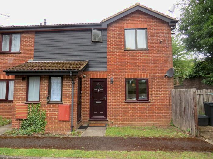 Studio To Rent In Mountbatten Close, Slough, SL1