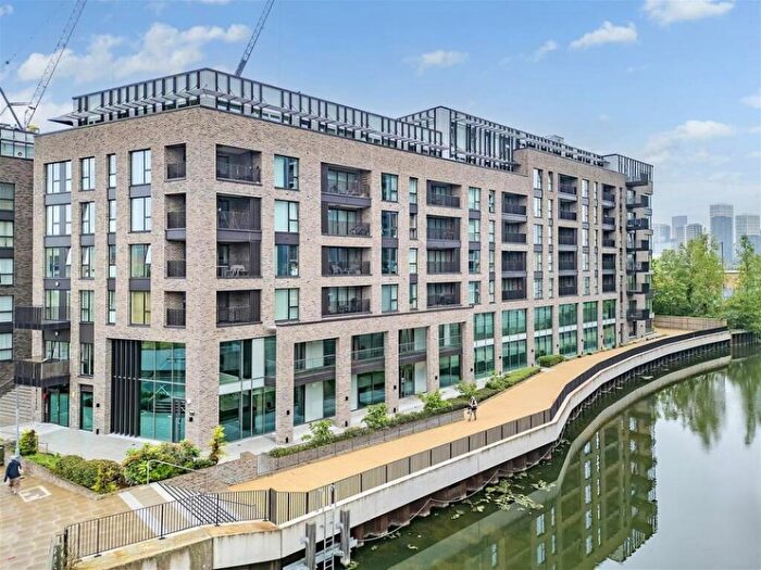 2 Bedroom Flat To Rent In Southmere House, Highland Street, London, E15