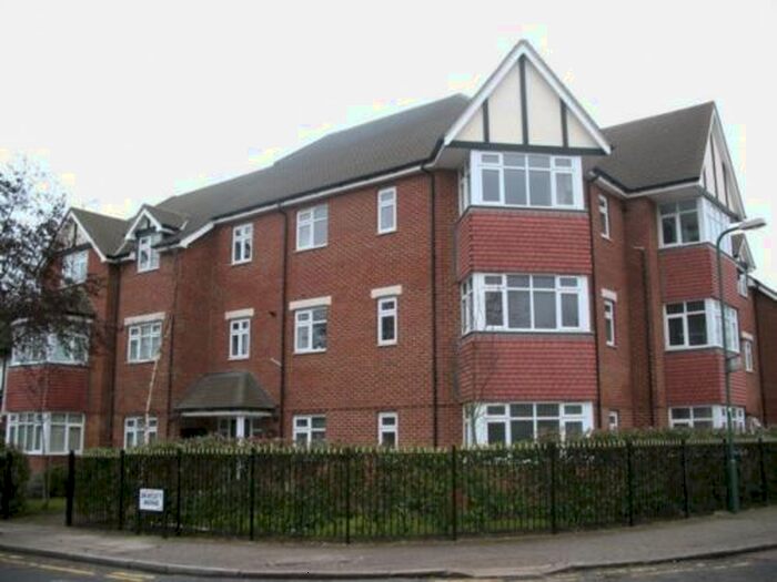 2 Bedroom Flat To Rent In Draycott Avenue, Kenton, HA3