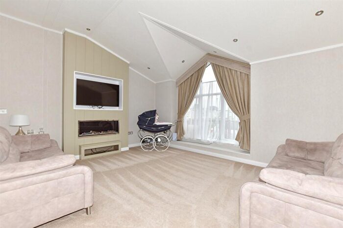 3 Bedroom Park Home For Sale In New Dover Road, Capel Le Ferne, Folkestone, Kent, CT18