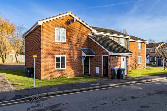 1 Bedroom Maisonette To Rent In Hales Park, Hemel Hempstead, Hertfordshire, HP2