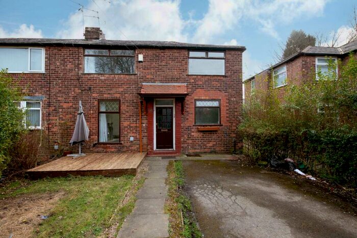 3 Bedroom Semi-Detached House To Rent In Green Walks, Prestwich, M25