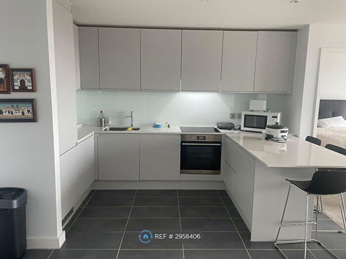 2 Bedroom Flat To Rent In Local Blackfriars, Manchester, M3