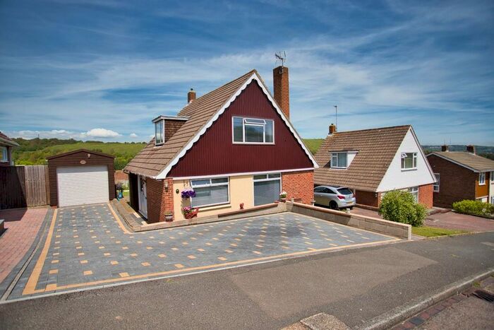 3 Bedroom Detached House For Sale In Marlborough Road, Dover, CT17