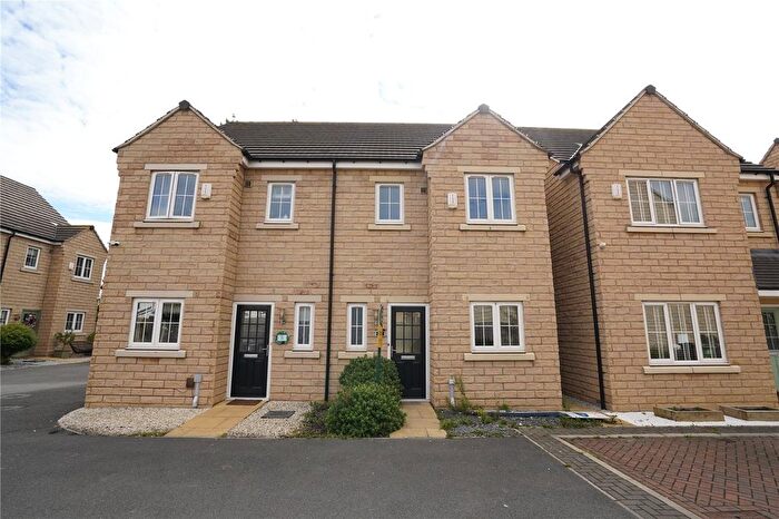 3 Bedroom Semi Detached House For Sale In Imperial Close, Wakefield, West Yorkshire, WF2