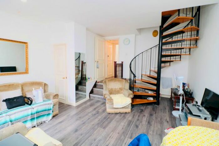 2 Bedroom Flat To Rent In Dafforne Road, Tooting, SW17