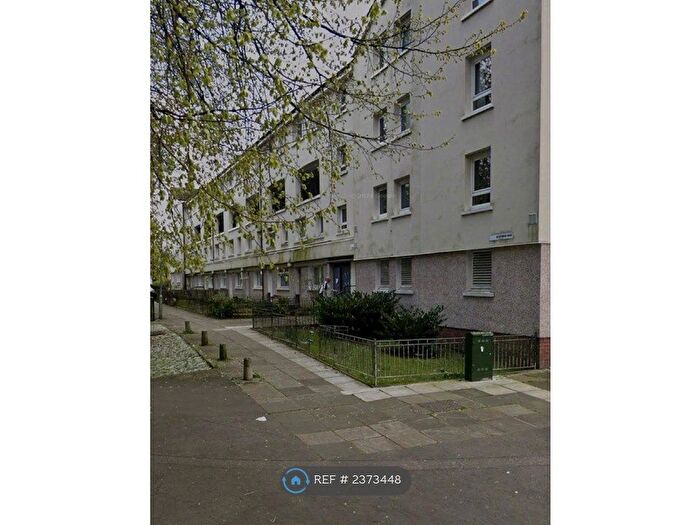 3 Bedroom Maisonette To Rent In Glenfinnan Drive, Glasgow, G20