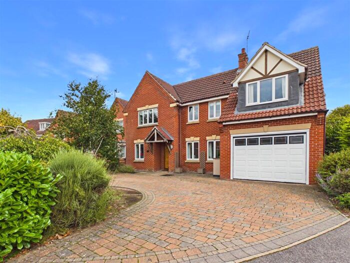 5 Bedroom Detached House For Sale In Honeysuckle Close, Brough, HU15