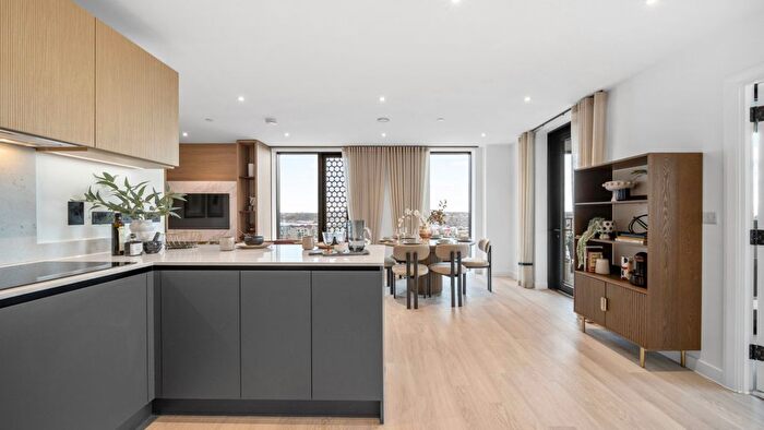 3 Bedroom Flat For Sale In West Parkside, London, SE10