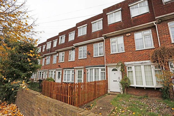 4 Bedroom Terraced House To Rent In Lansbury Avenue, Chadwell Heath, Romford, RM6