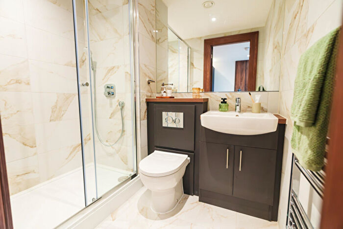 2 Bedroom Apartment To Rent In Apt, Live Oasis Merrion Street Gardens #, LS2