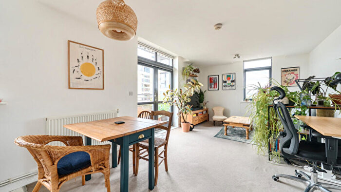 2 Bedroom Flat For Sale In Woodmill Road, Clapton, E5