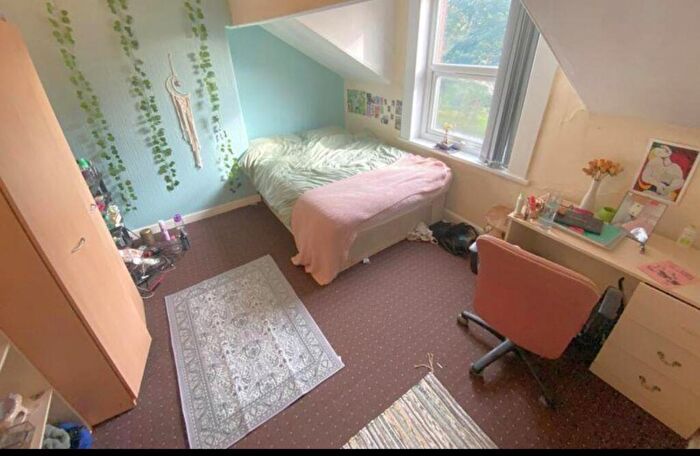 6 Bedroom House To Rent In Regent Park Avenue, Leeds, LS6