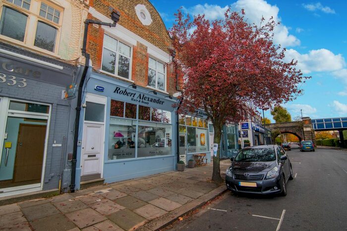 3 Bedroom Flat To Rent In North Road, Richmond, Uk, TW9