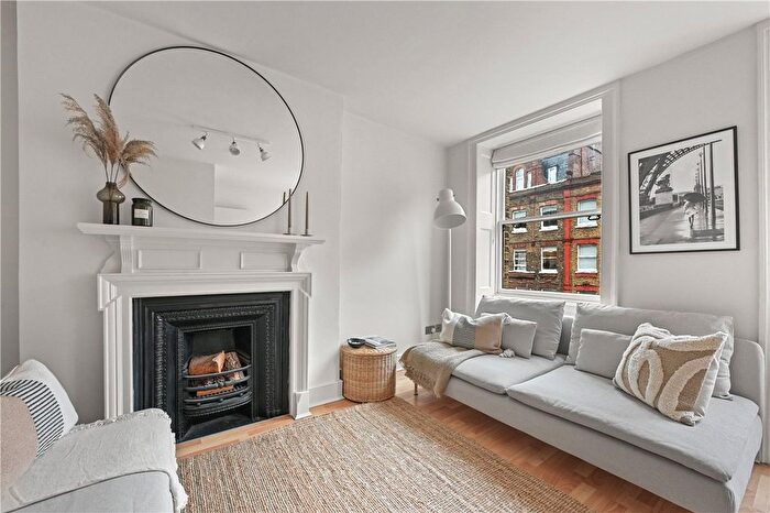 2 Bedroom Flat To Rent In Nottingham Place, Marylebone, London, W1U