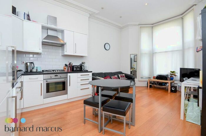2 Bedroom Flat To Rent In Bedford Road, London, SW4