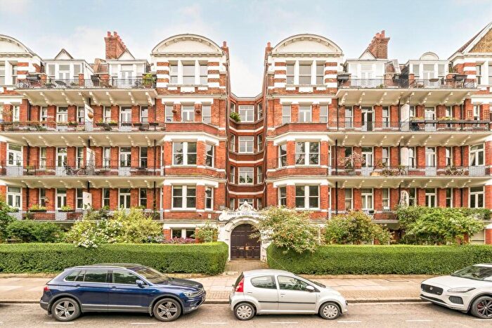 2 Bedroom Flat For Sale In Prince Of Wales Drive, Battersea, SW11