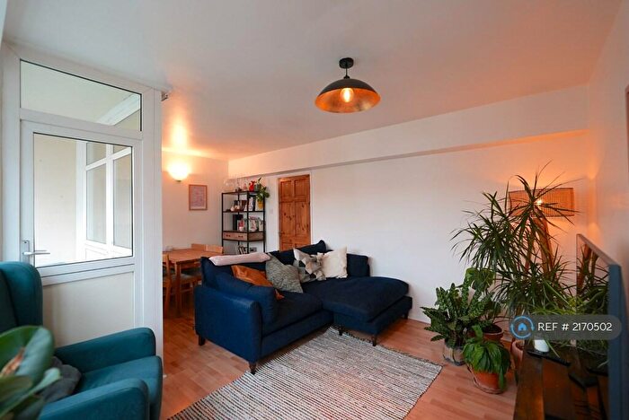 3 Bedroom Maisonette To Rent In Clynes House, London, E2