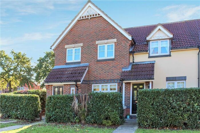 3 Bedroom End Of Terrace House To Rent In Speyside Walk, Wickford, SS12