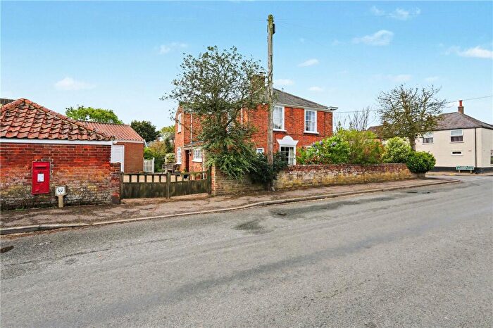 3 Bedroom Detached House For Sale In Chapelfield, Freethorpe, Norwich, Norfolk, NR13