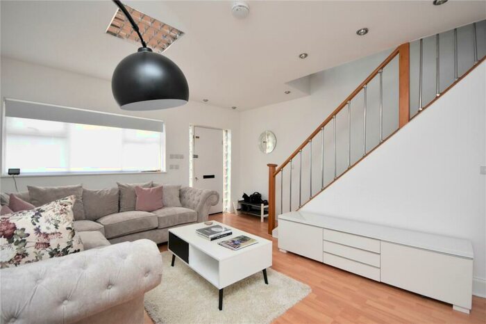 1 Bedroom Maisonette To Rent In Rosemont Avenue, North Finchley, London, N12