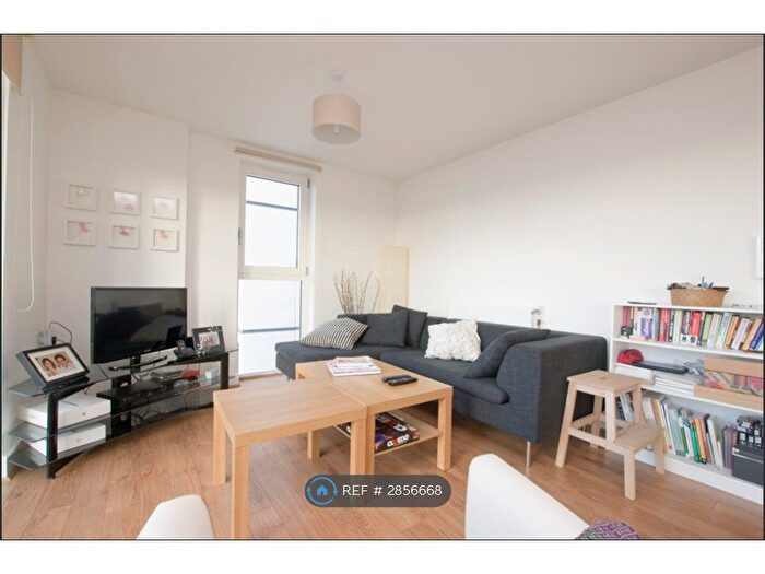 2 Bedroom Flat To Rent In London, London, E8