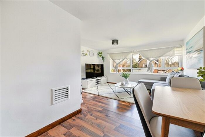 2 Bedroom Flat For Sale In Furze Court, Ashburton Road, CR0