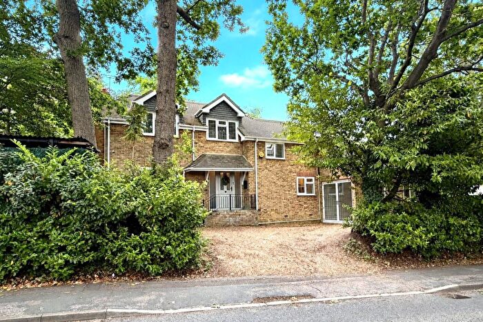3 Bedroom Detached House For Sale In Chobham Road, Frimley, GU16