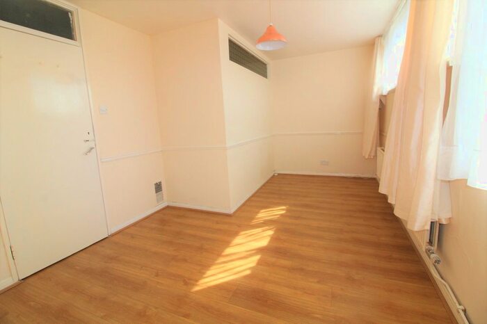 3 Bedroom Flat To Rent In Iberia House, New Orleans Walk, London, N19