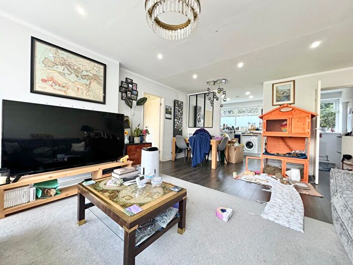 3 Bedroom Flat To Rent In Estria Road, Edgbaston, Birmingham, B15