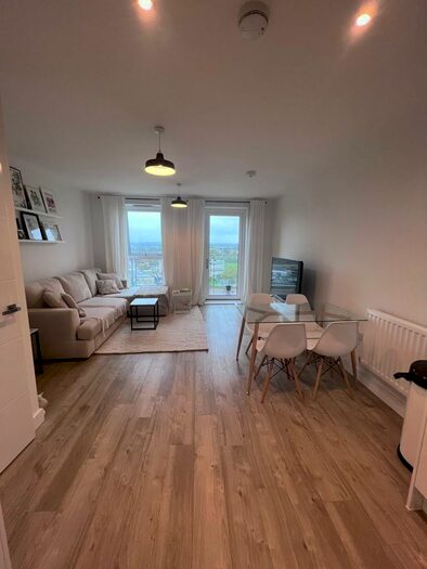 2 Bedroom Apartment To Rent In Apple Yard, SE20