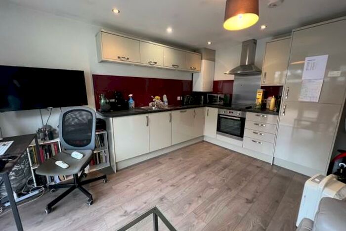 2 Bedroom Flat To Rent In Albany Road Cardiff, CF24