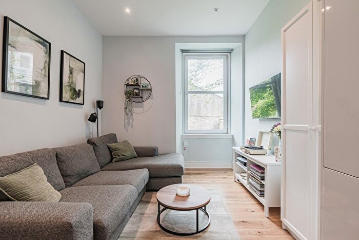 1 Bedroom Flat For Sale In Cathcart Place, Edinburgh, EH11